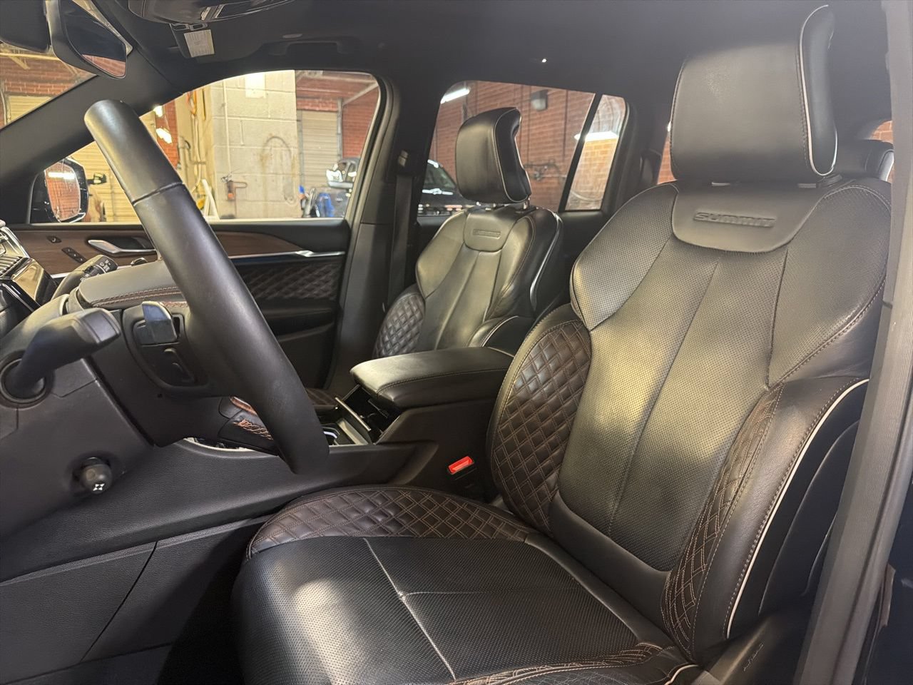 Used 2025 Jeep Grand Cherokee Summit AWD/4WD image 13