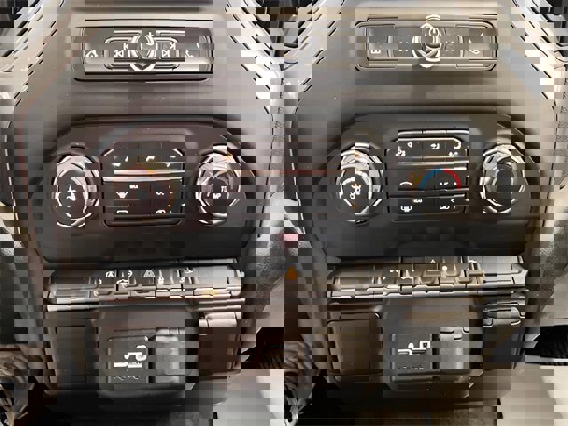 Certified 2022 Chevrolet Silverado 1500 Custom image 18