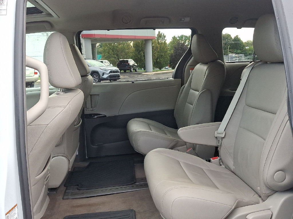 Used 2017 Toyota Sienna XLE w/ XLE Navigation Package FWD image 26