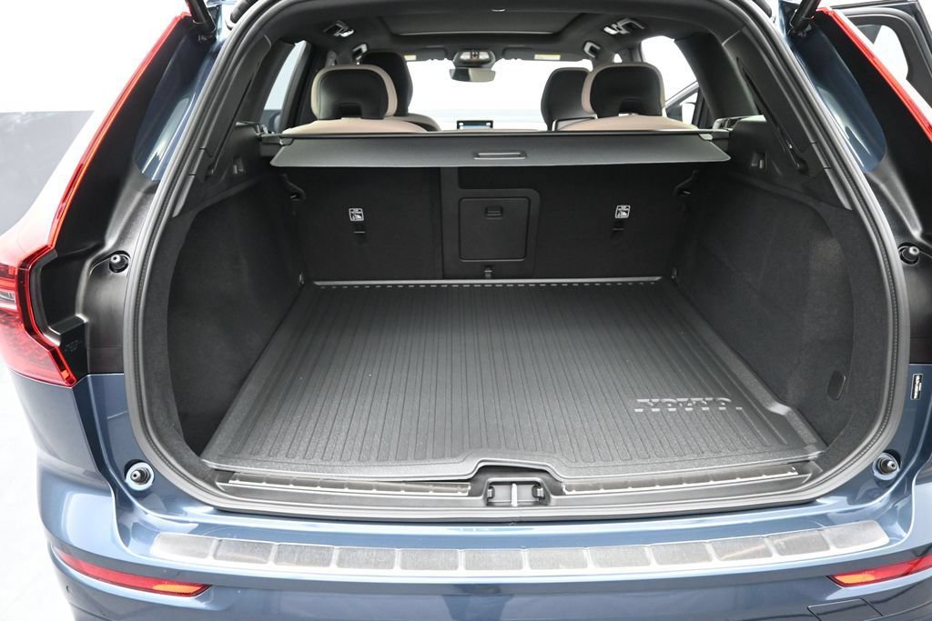 New 2026 Volvo XC60 B5 Plus w/ Climate Package AWD/4WD image 15