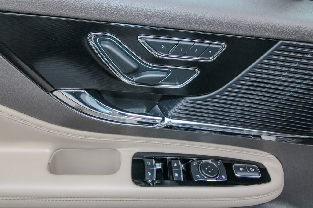 Used 2020 Lincoln Corsair AWD w/ Equipment Group 101A image 12