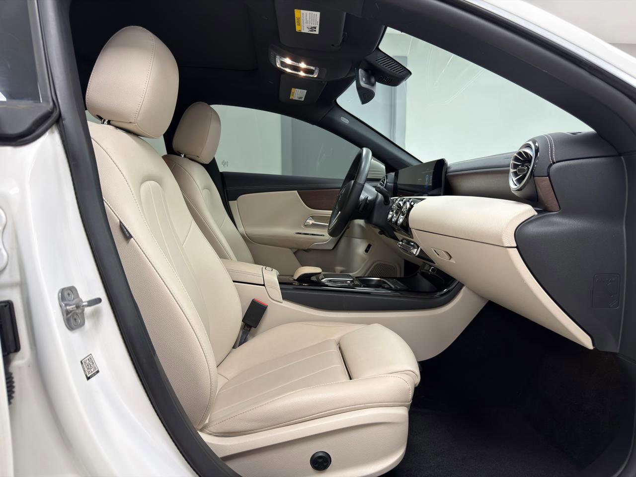 Used 2023 Mercedes-Benz CLA 250 4MATIC w/ Premium Package image 10