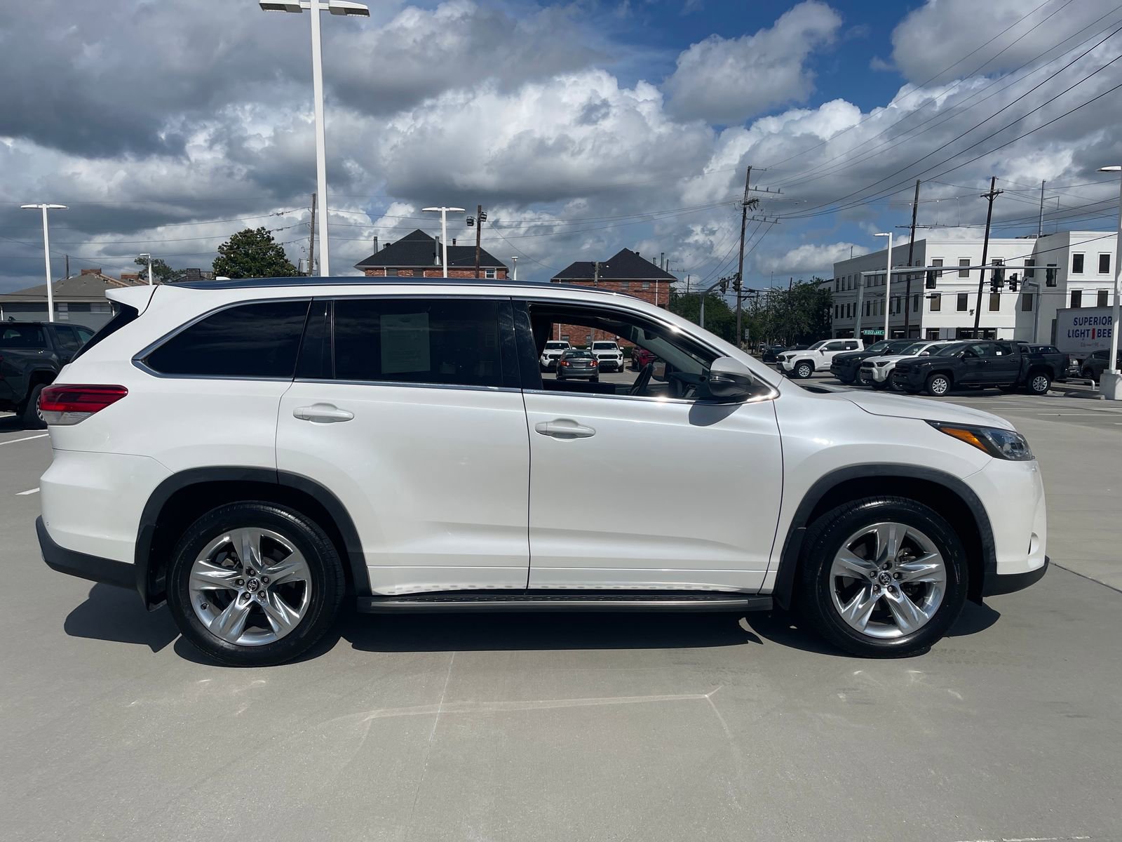 Used 2019 Toyota Highlander Limited FWD image 7