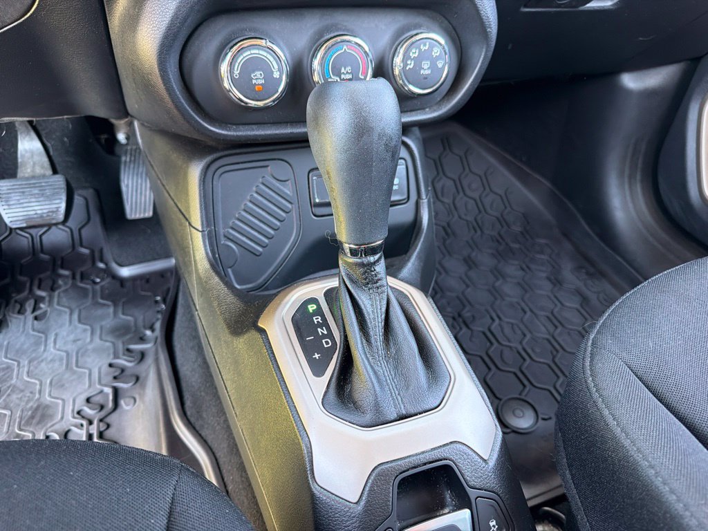 Used 2017 Jeep Renegade Sport w/ Power & Air Group FWD image 14