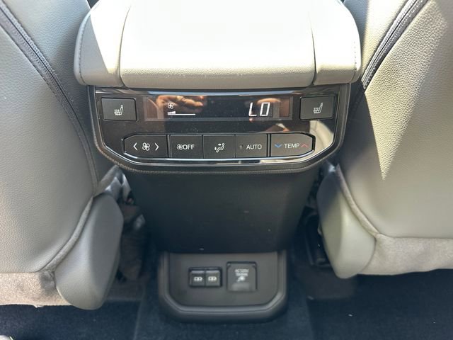 New 2026 Toyota Highlander Platinum AWD/4WD image 16