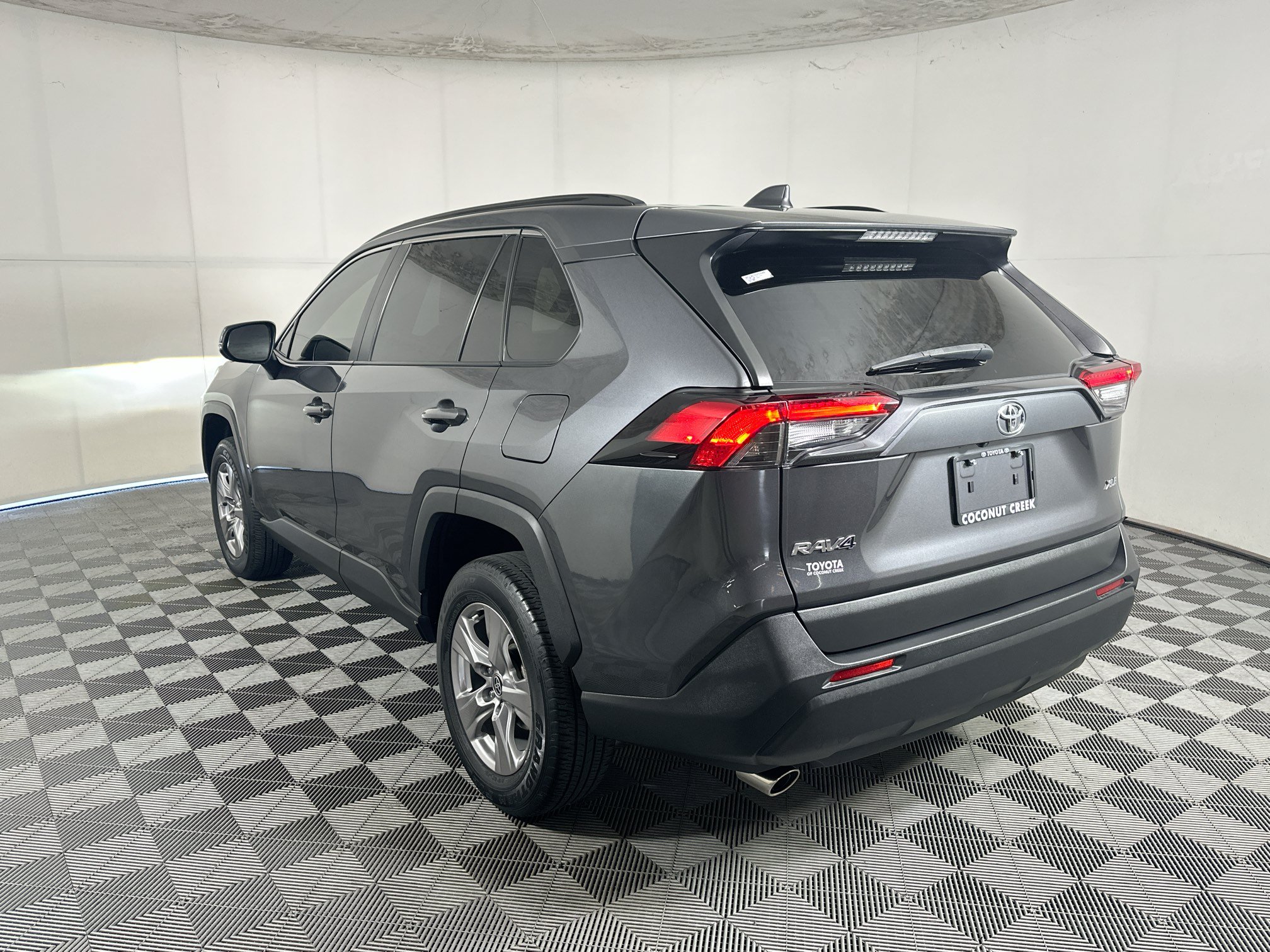 Used 2023 Toyota RAV4 XLE w/ Convenience Package FWD image 5