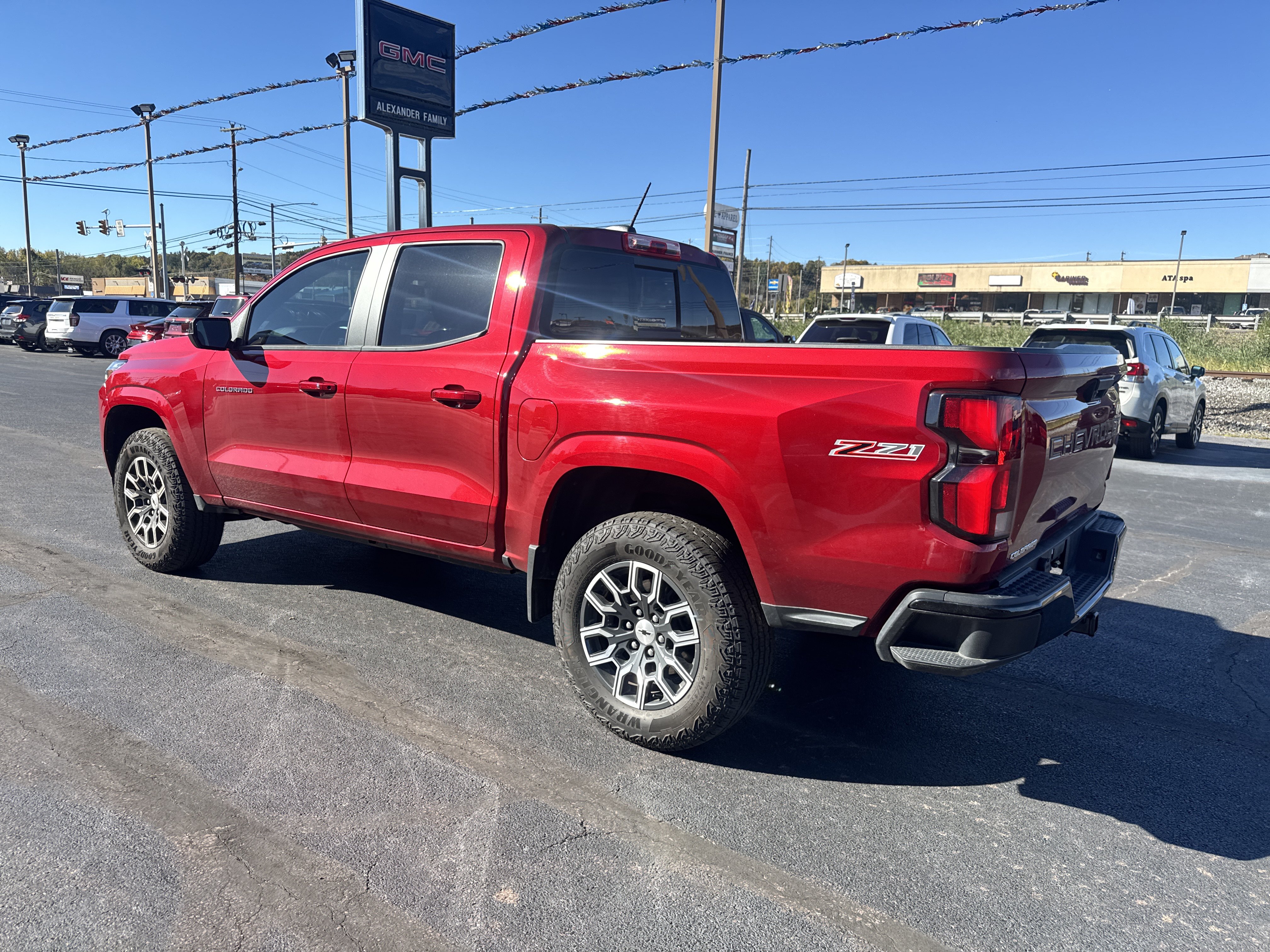 Used 2023 Chevrolet Colorado Z71 w/ Z71 Convenience Package 2 AWD/4WD image 6
