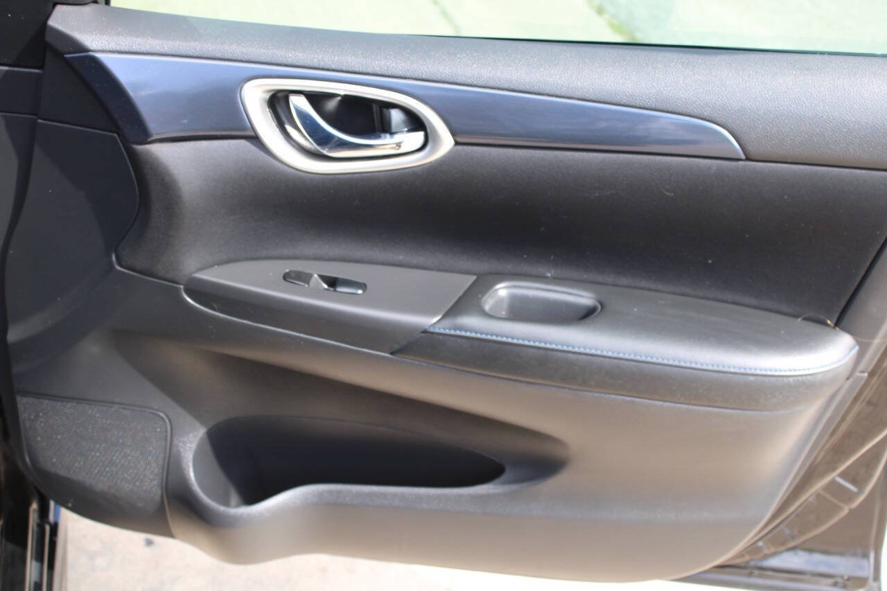 Used 2018 Nissan Sentra SR FWD image 12