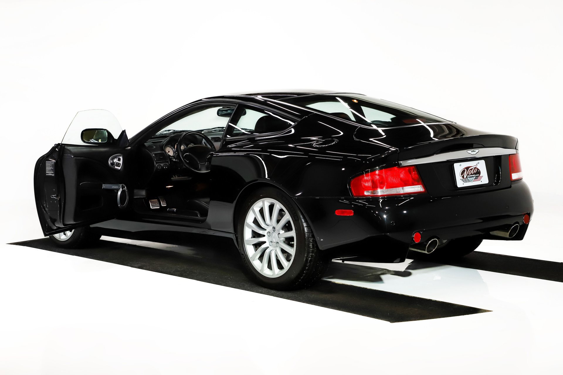 Used 2003 Aston Martin Vanquish image 39