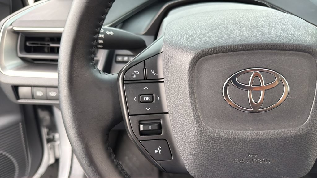 Used 2025 Toyota Prius LE FWD image 23