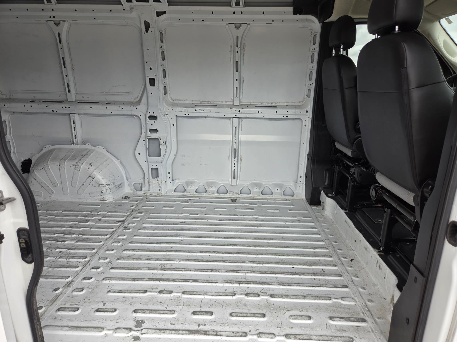 Used 2025 RAM ProMaster 2500 w/ Convenience Group FWD image 11