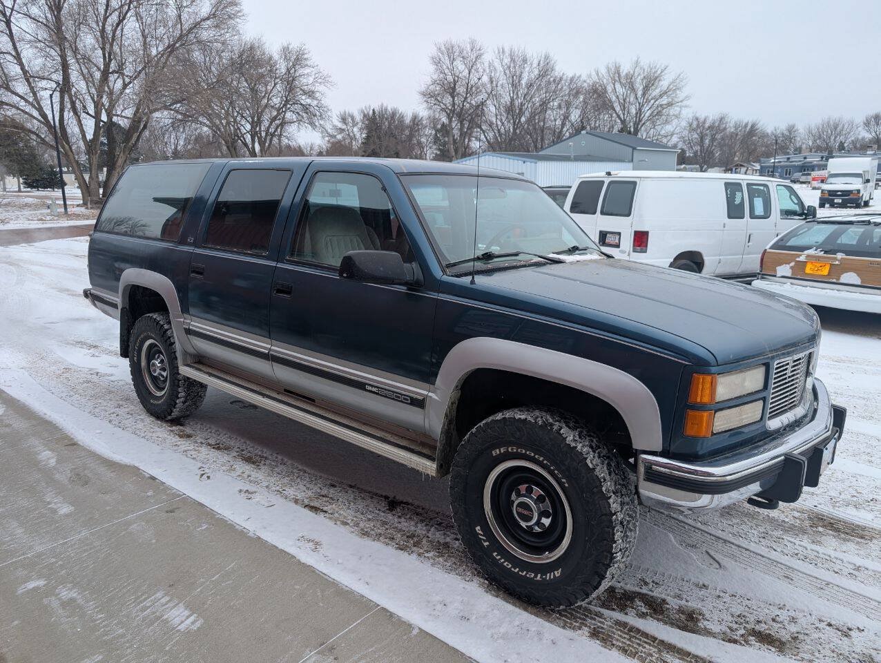 Used 1994 GMC Suburban 2500 AWD/4WD image 4
