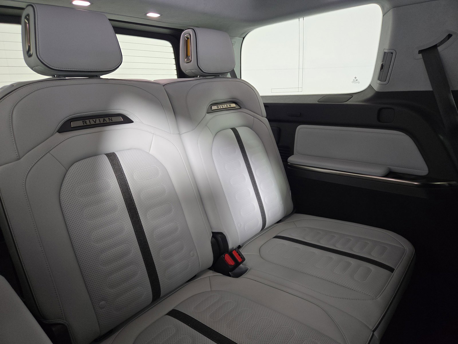 Used 2024 Rivian R1S Adventure AWD/4WD image 25