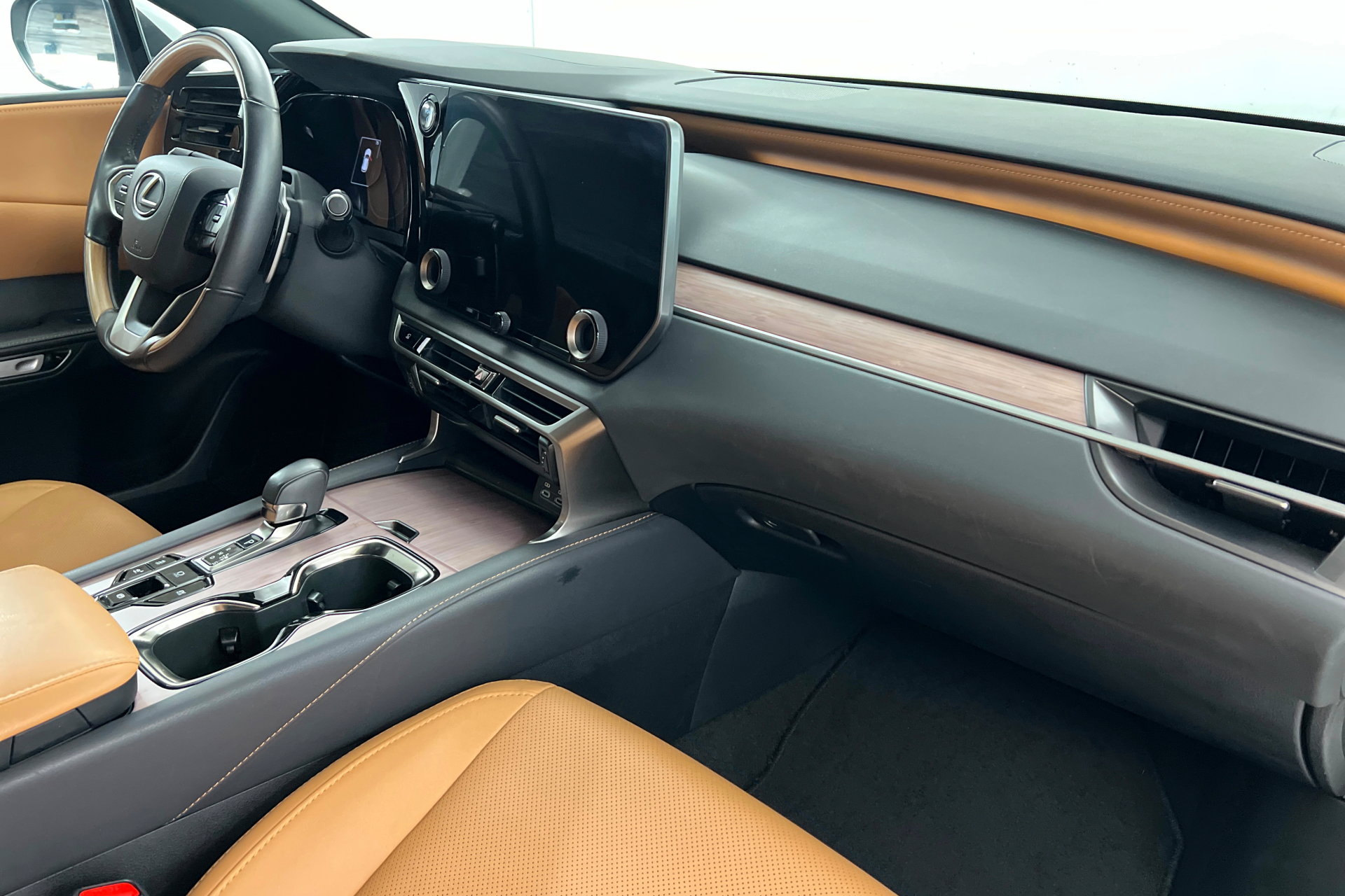 Used 2024 Lexus RX 350h w/ Convenience Package image 25