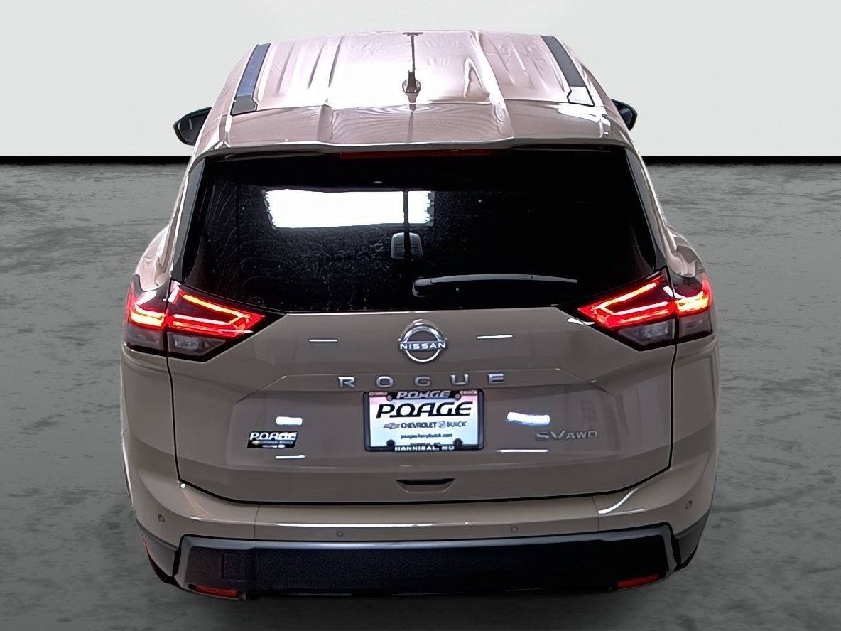 Used 2024 Nissan Rogue SV AWD/4WD image 3