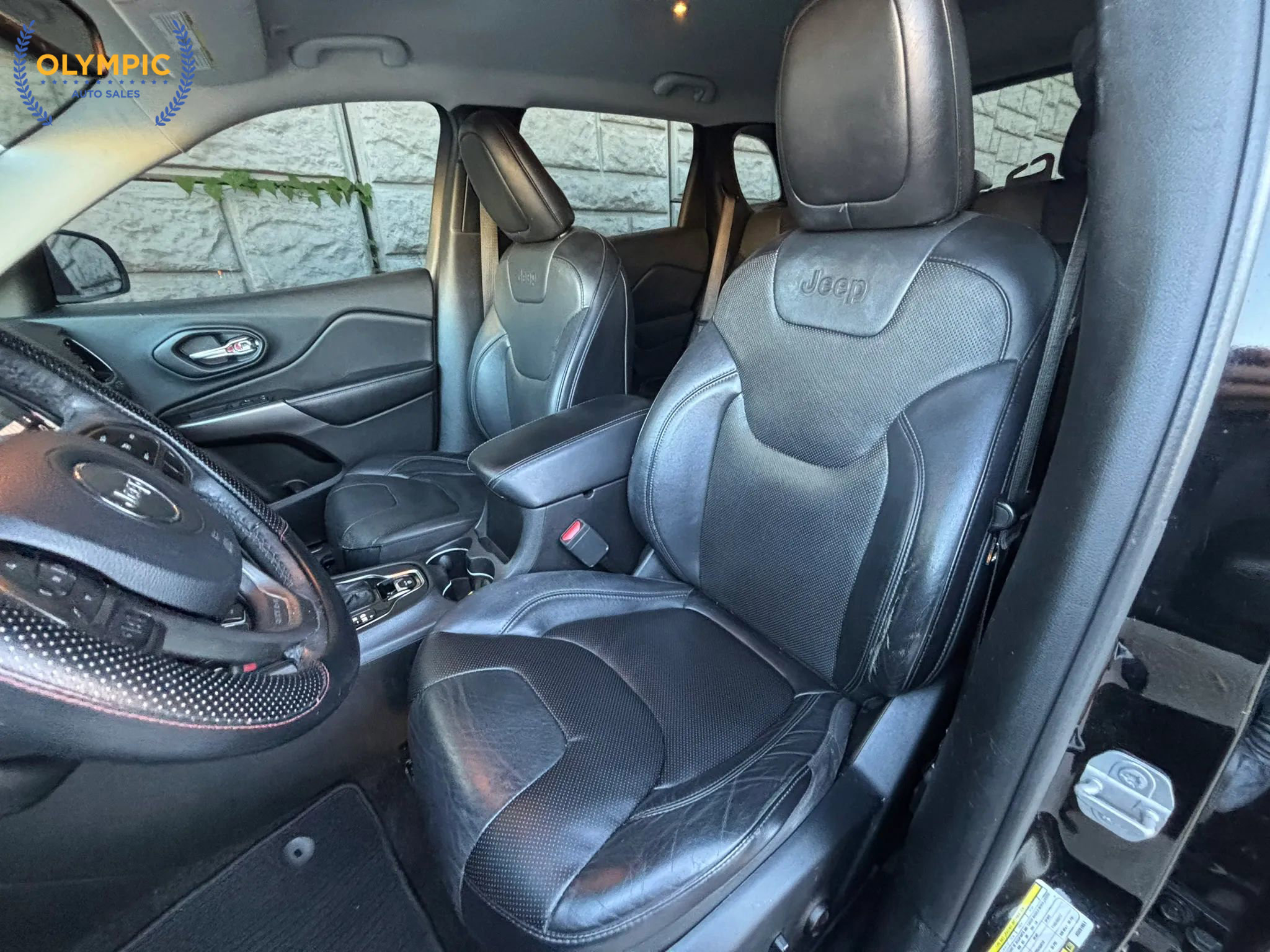Used 2019 Jeep Cherokee Limited image 36