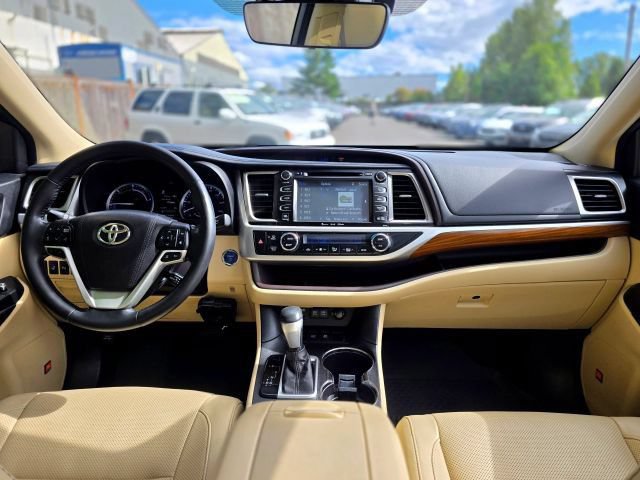 Used 2017 Toyota Highlander Limited Platinum AWD/4WD image 15