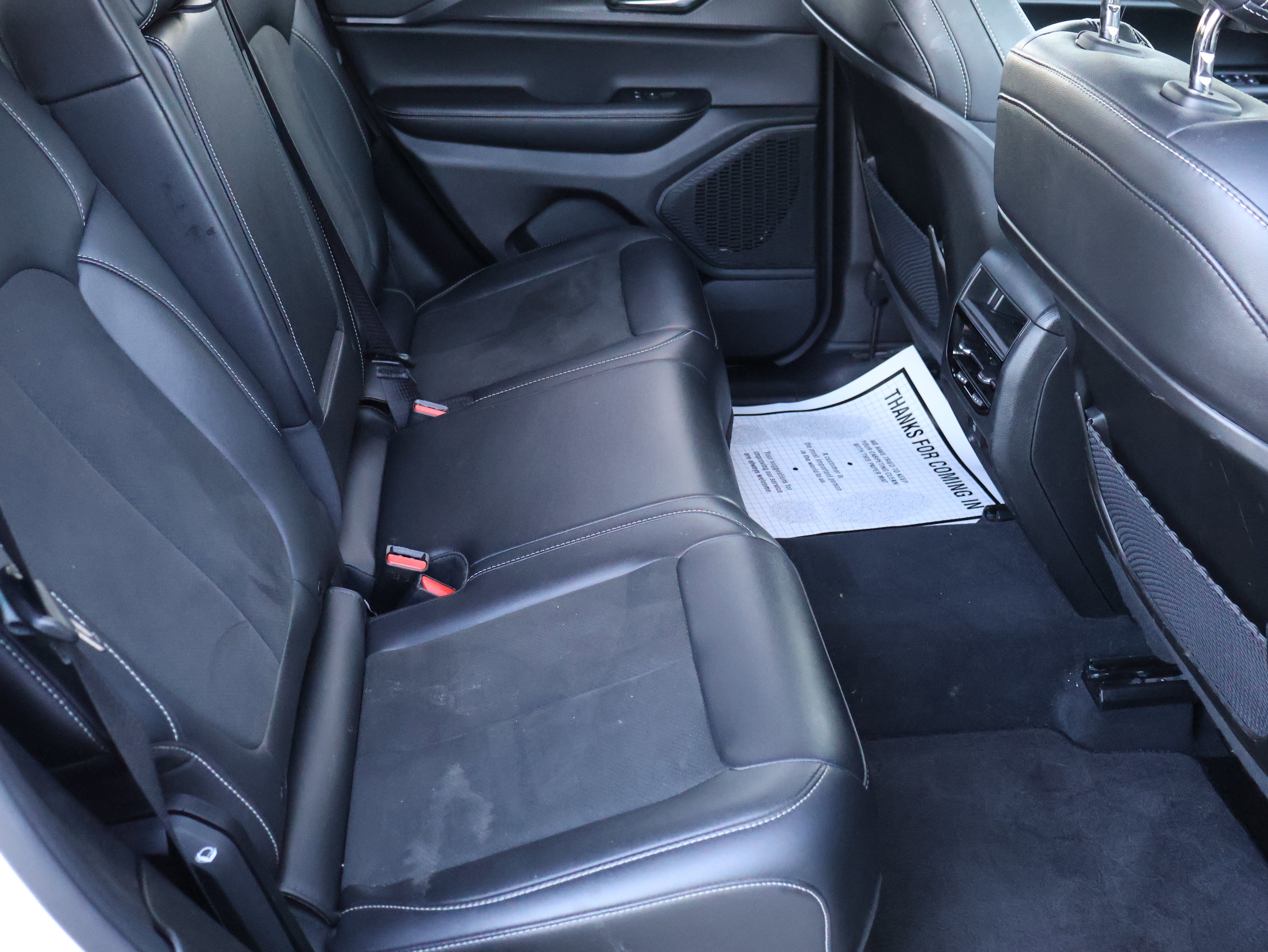 Used 2025 Jeep Grand Cherokee Altitude AWD/4WD image 13