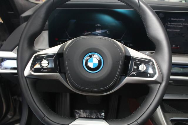 Used 2025 BMW i7 xDrive60 image 19