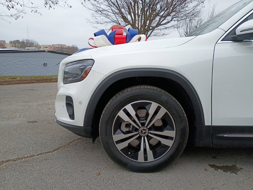 Used 2024 Mercedes-Benz GLB 250 4MATIC w/ Driver Assistance Package image 9