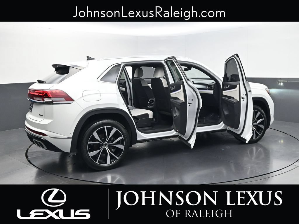 Used 2025 Volkswagen Atlas Cross Sport SEL Premium R-Line AWD/4WD image 32