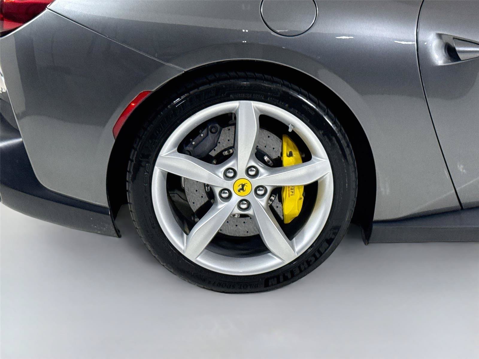 Used 2019 Ferrari Portofino RWD image 35