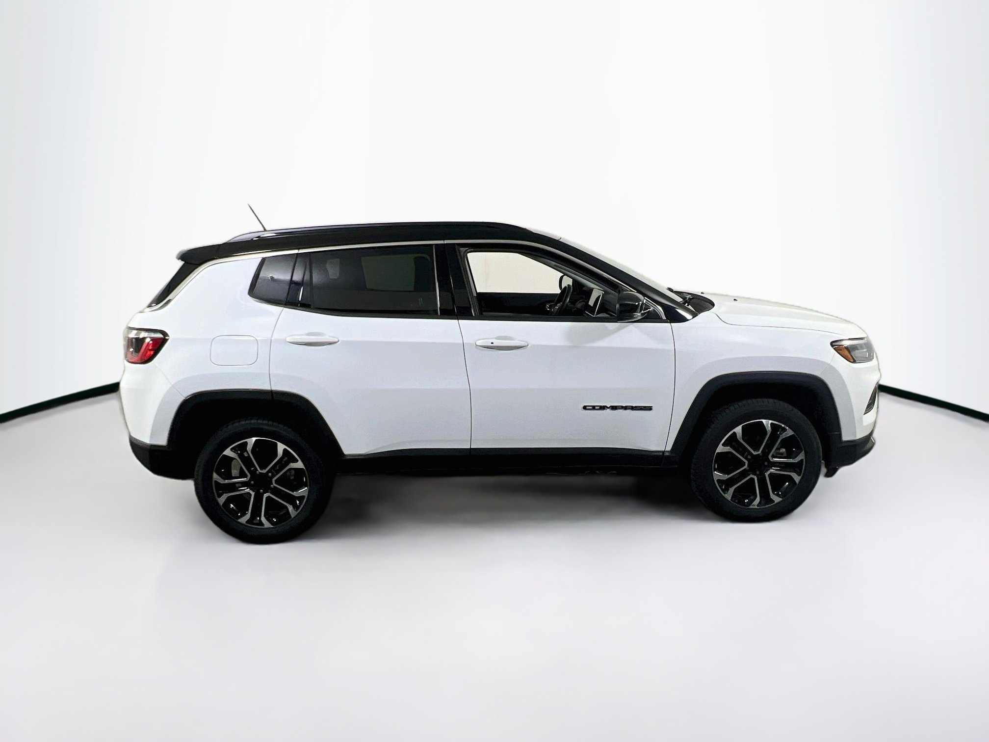 Used 2022 Jeep Compass Limited w/ Sun and Sound Group AWD/4WD image 4