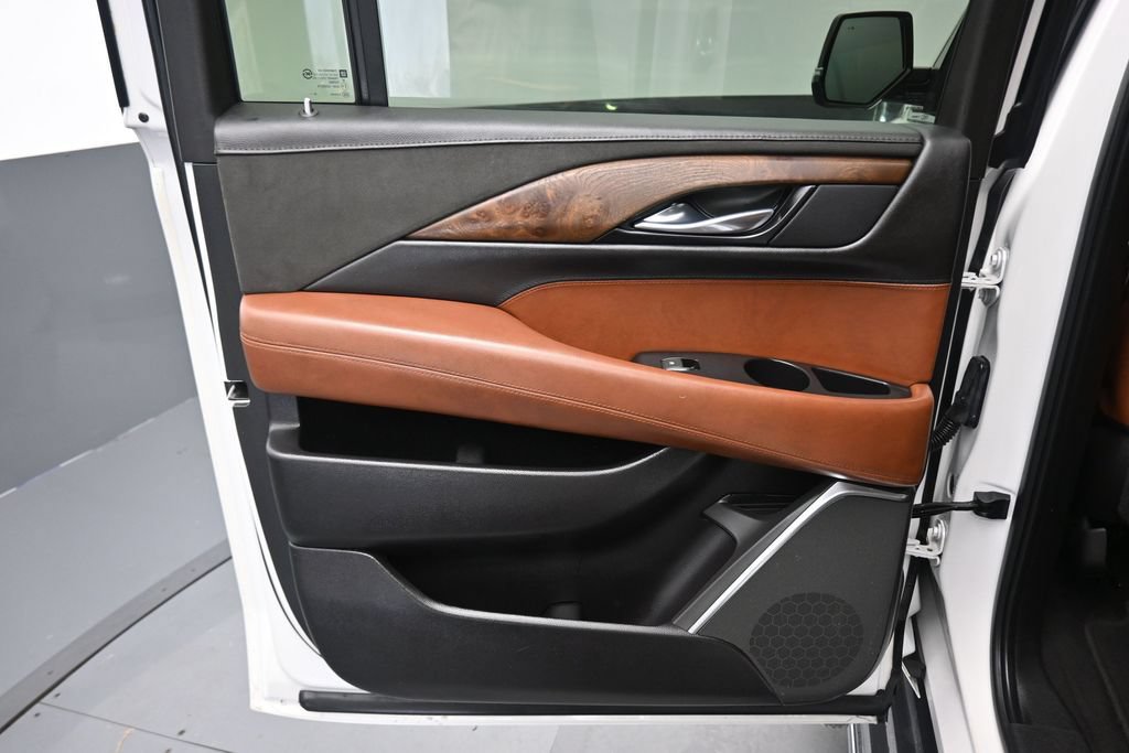 Used 2019 Cadillac Escalade ESV Luxury AWD/4WD image 31