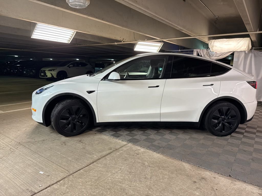 Used 2025 Tesla Model Y Long Range image 4