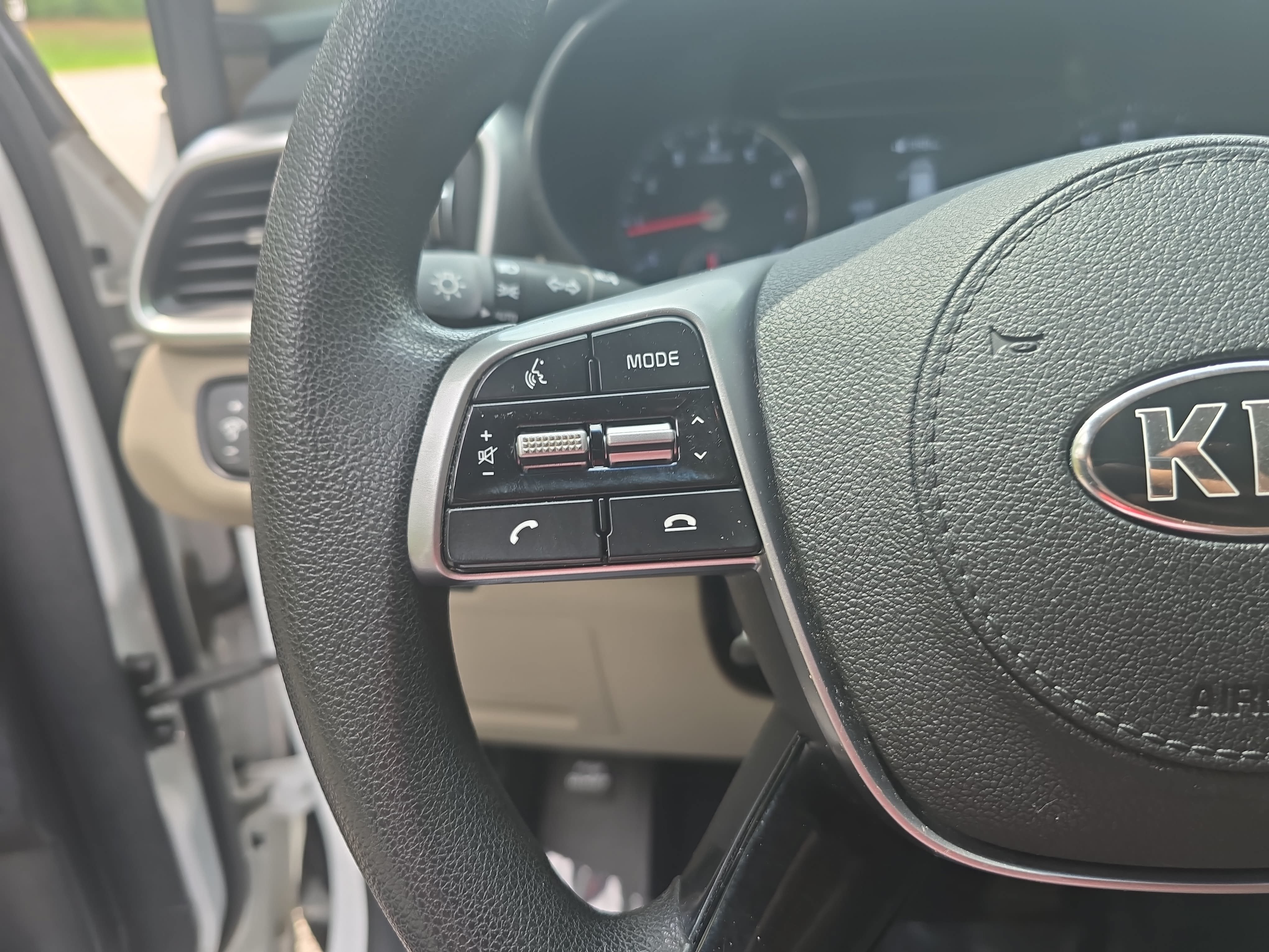 Used 2019 Kia Sorento FWD image 16