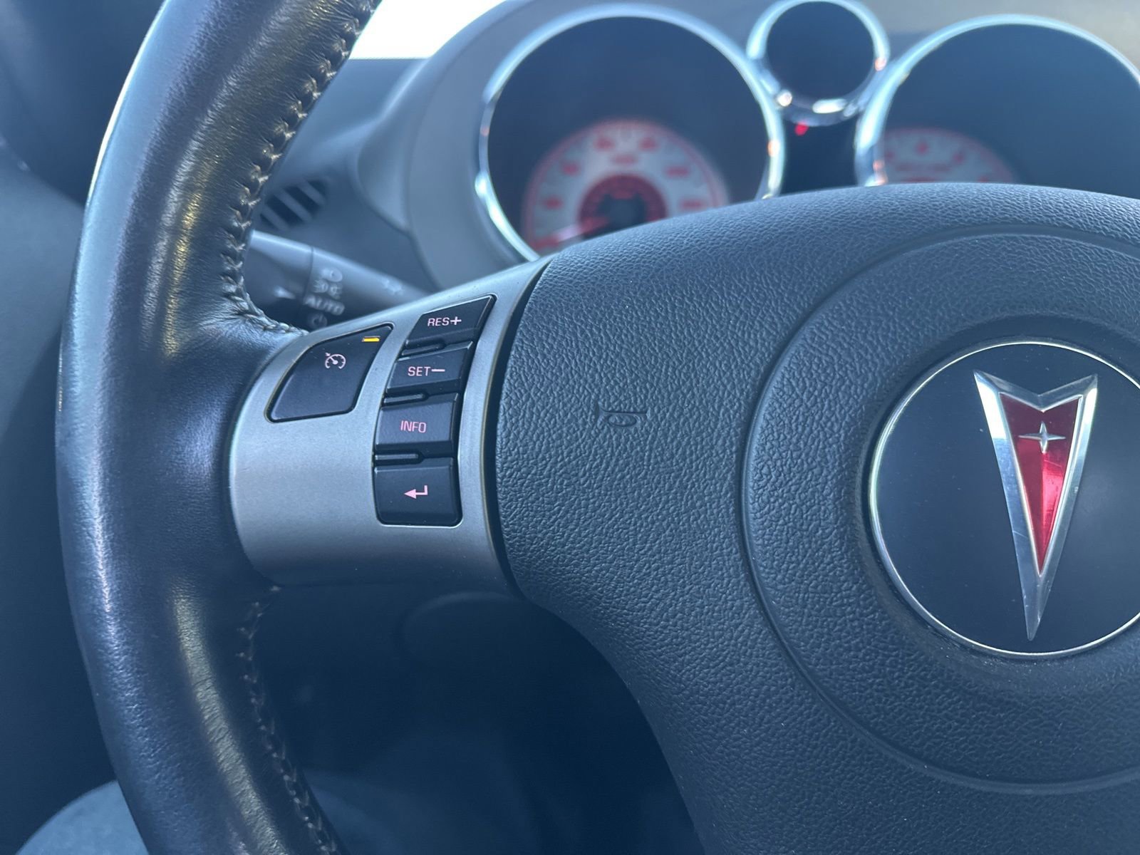 Used 2008 Pontiac Solstice Convertible w/ Premium Package image 11