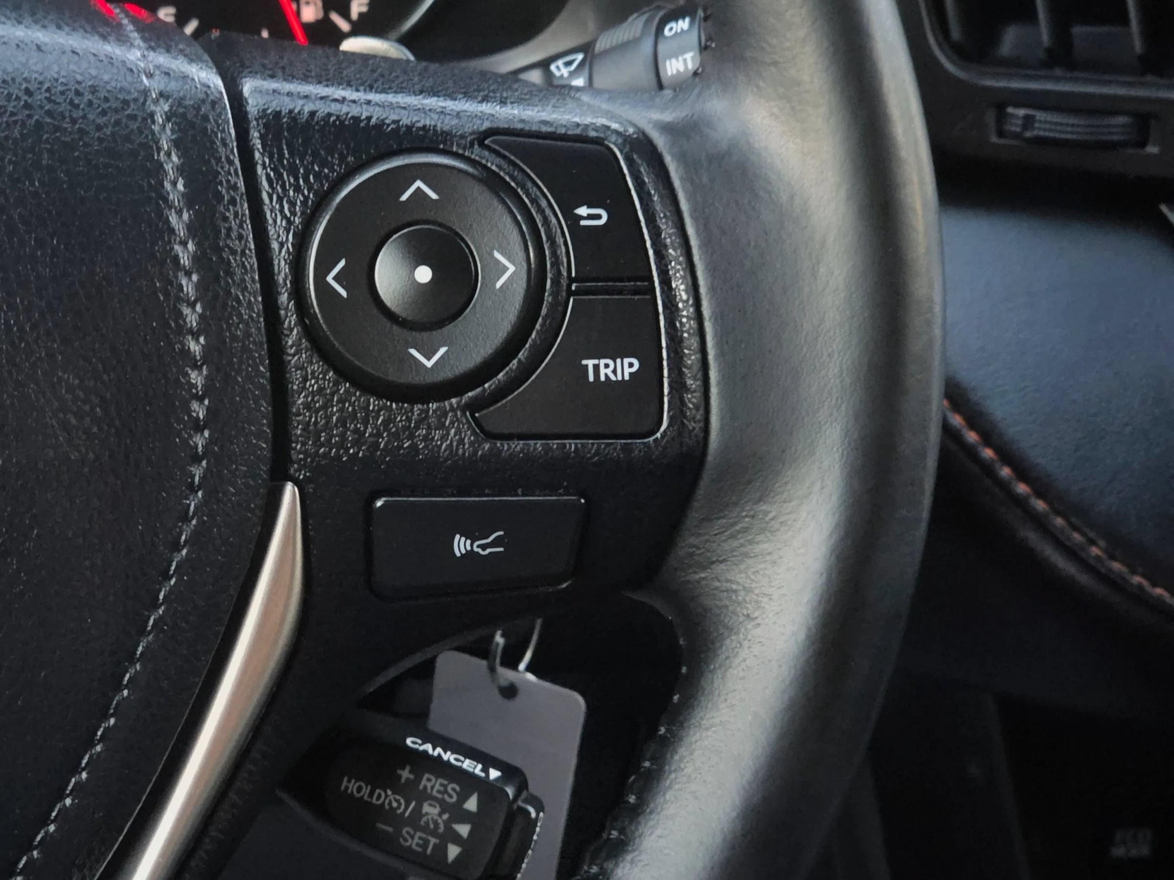 Used 2018 Toyota RAV4 SE FWD image 24