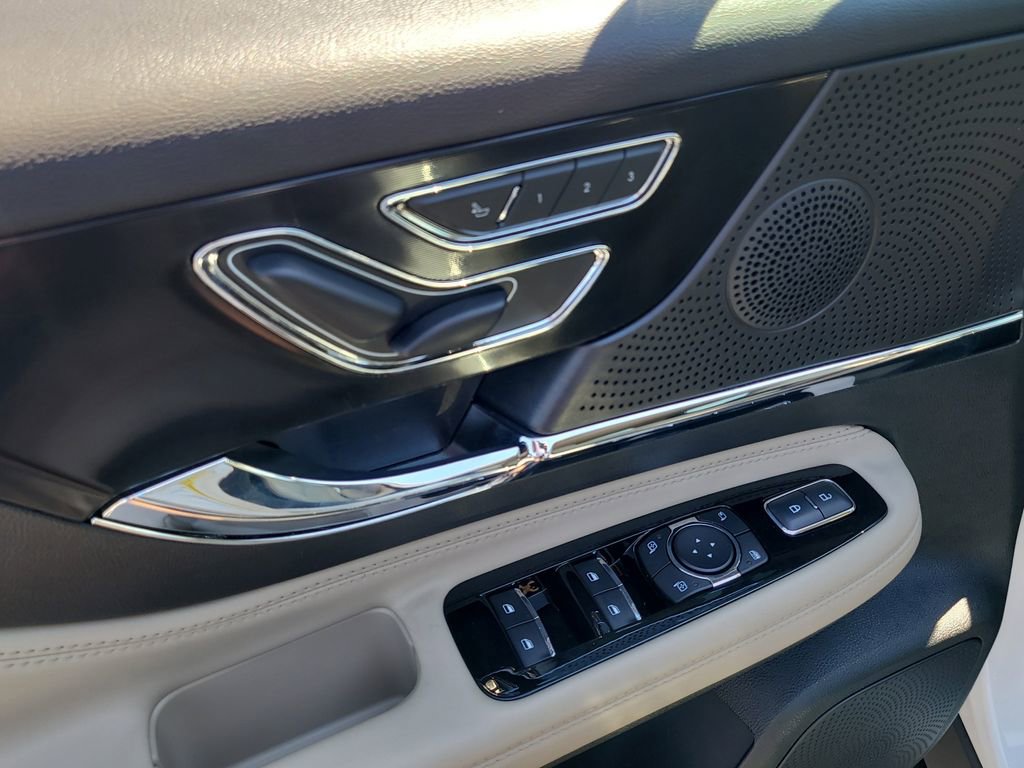 Used 2025 Lincoln Corsair Reserve w/ Jet Appearance Package image 15