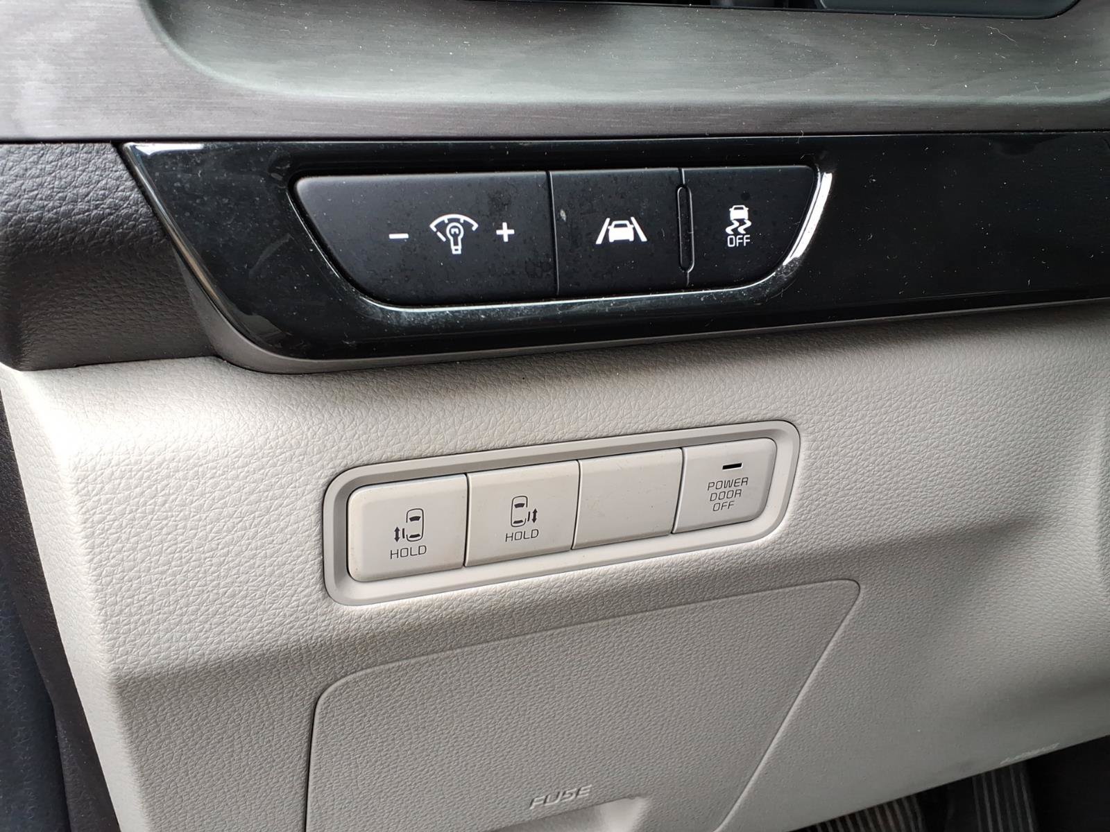 Used 2023 Kia Carnival EX FWD image 21
