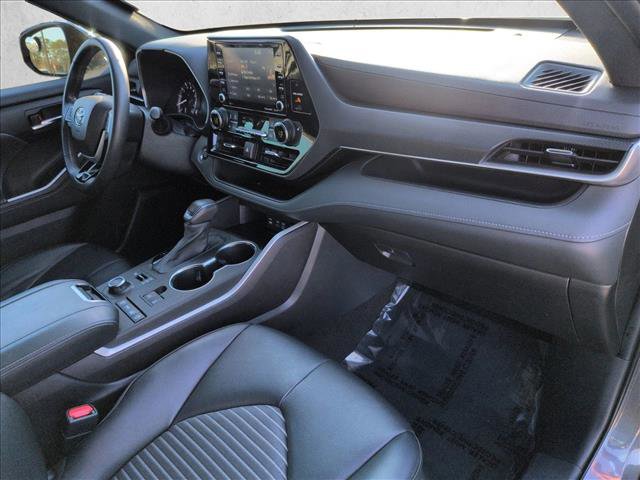 Used 2022 Toyota Highlander XSE image 24