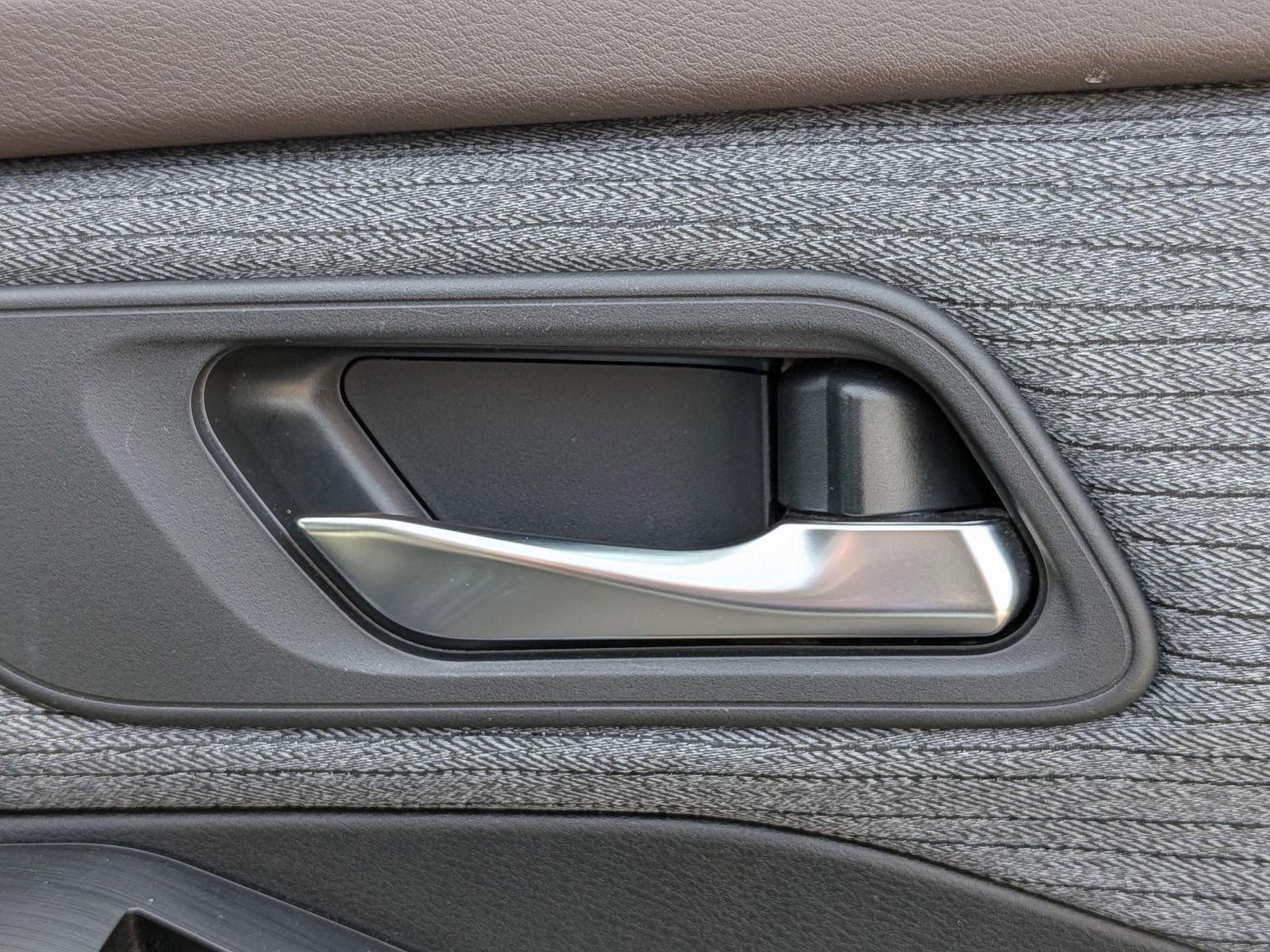 Used 2023 Nissan Rogue SV image 34