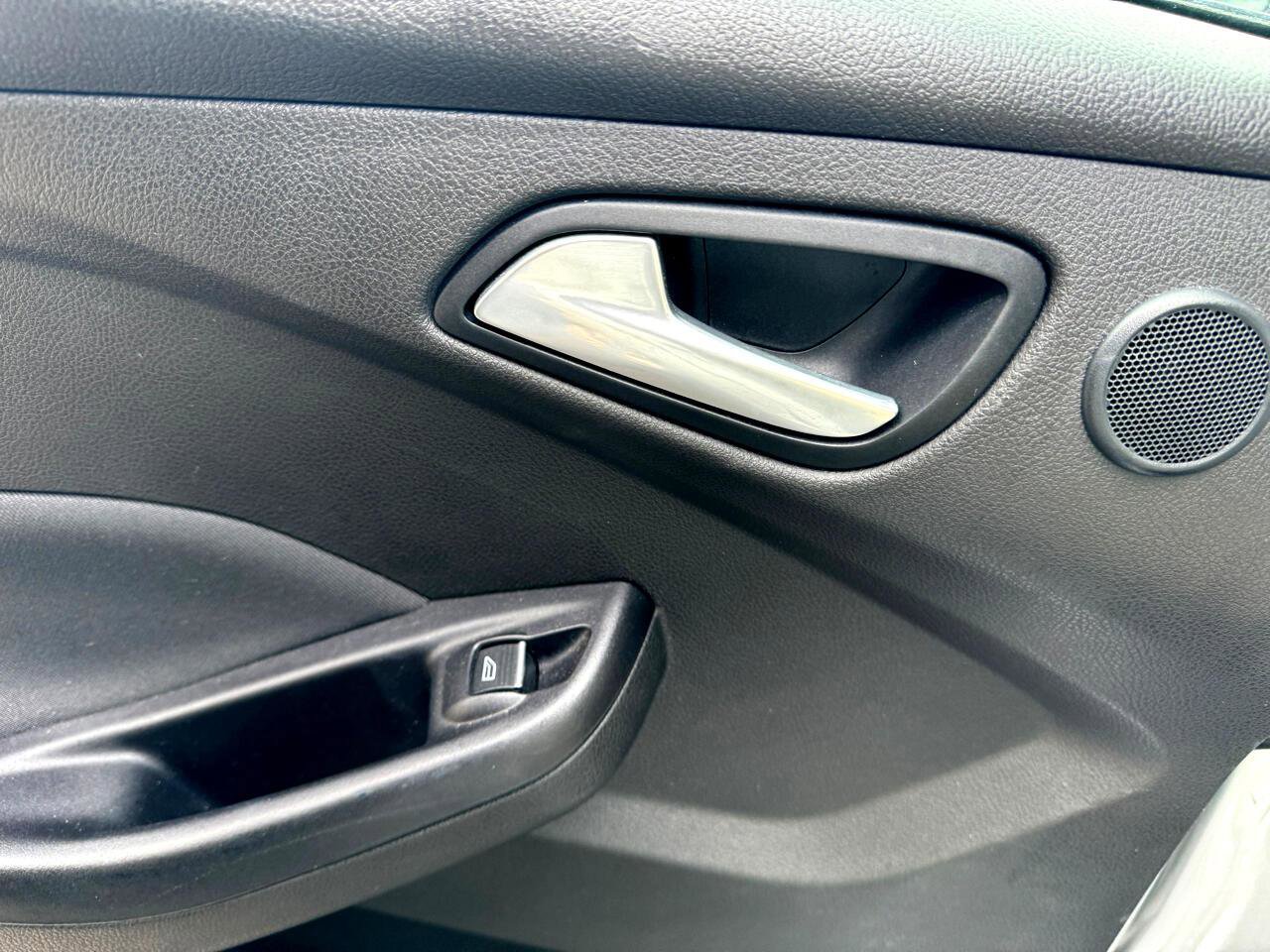 Used 2016 Ford Focus Titanium w/ Titanium Technology Package FWD image 40