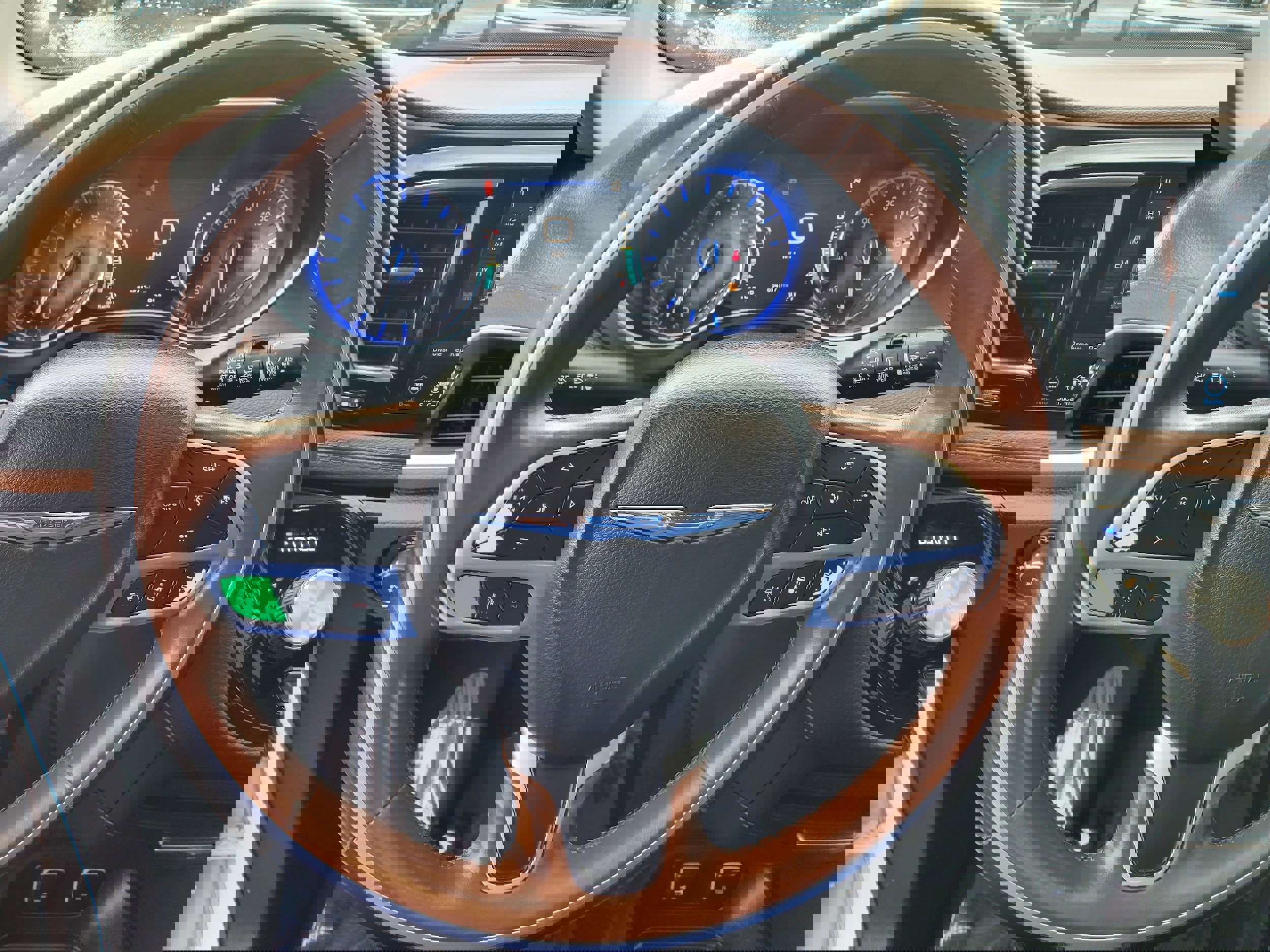 Used 2019 Chrysler Pacifica Limited w/ Tire & Wheel Group image 16