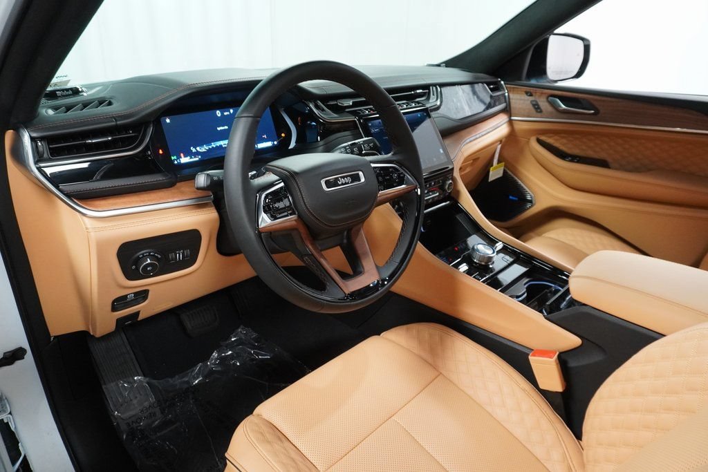 New 2023 Jeep Grand Cherokee Summit AWD/4WD image 15