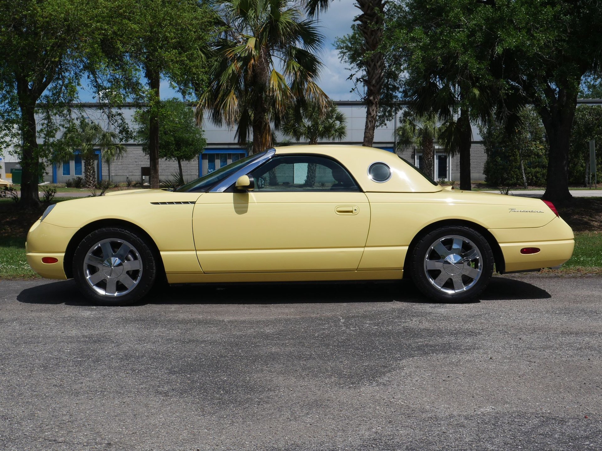 Used 2002 Ford Thunderbird RWD image 18