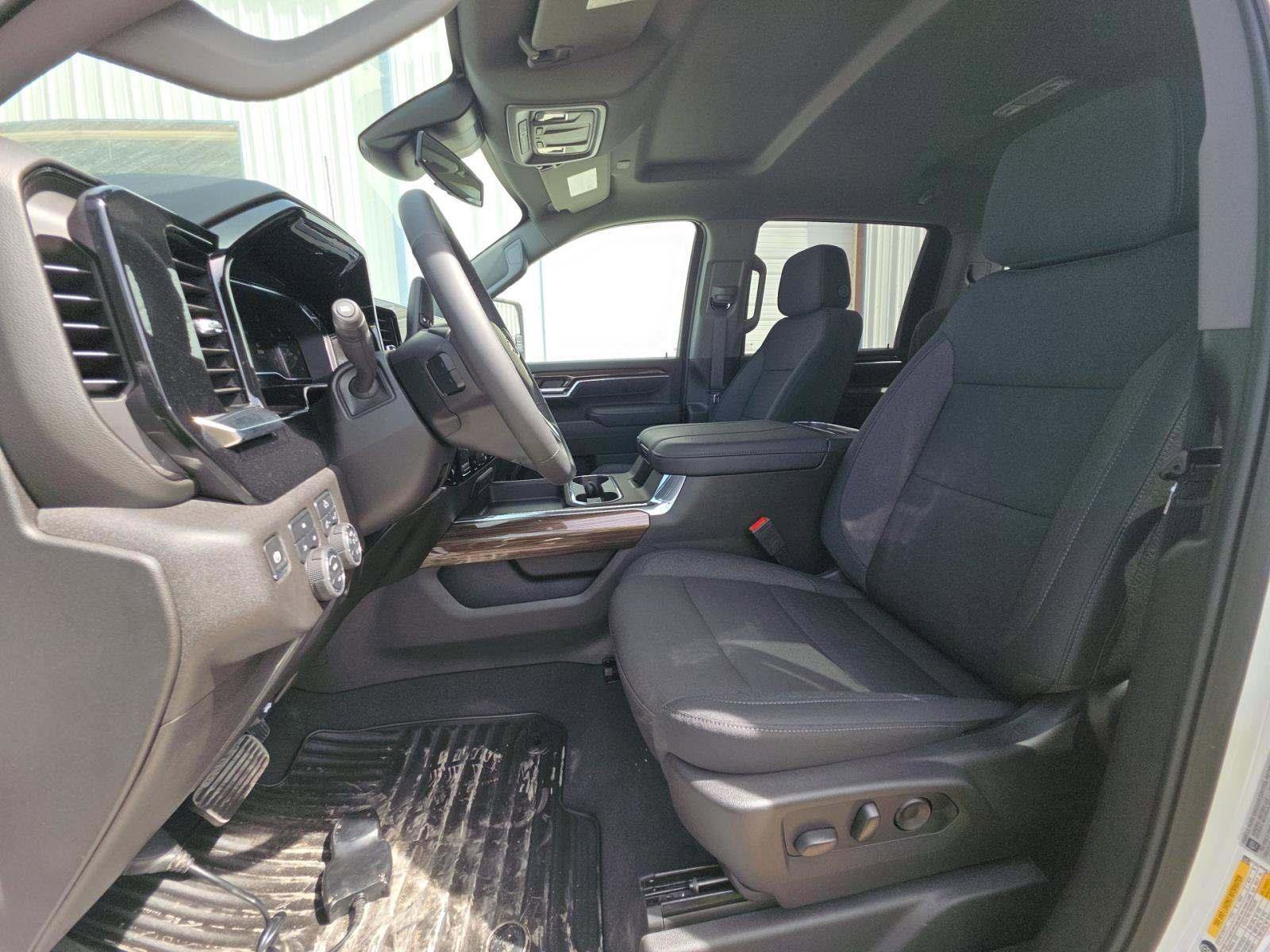 Used 2025 Chevrolet Silverado 2500 LT w/ Convenience Package image 6