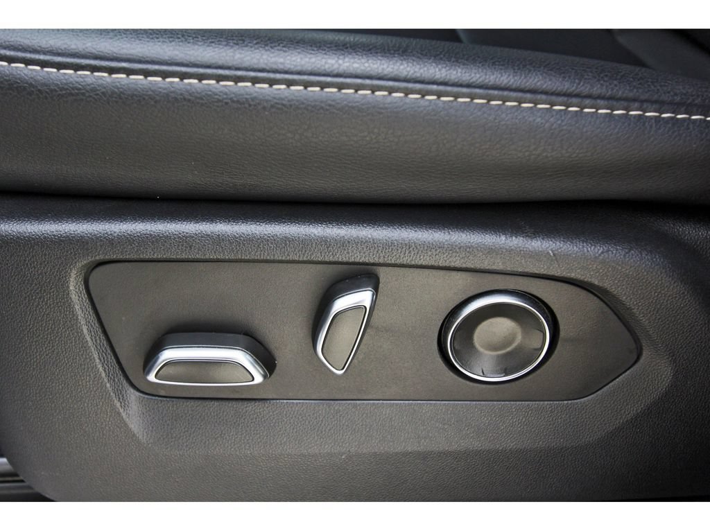 Used 2024 Cadillac Escalade ESV Luxury RWD image 28