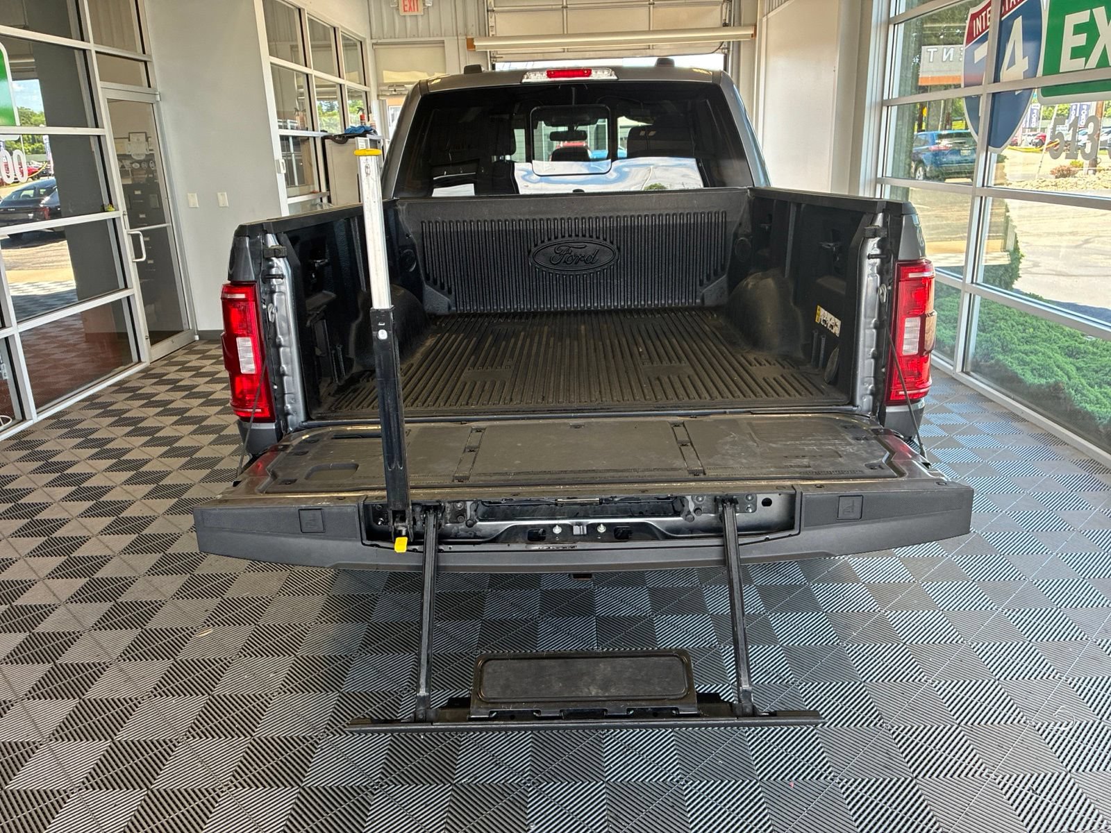 Used 2023 Ford F150 XLT AWD/4WD image 8
