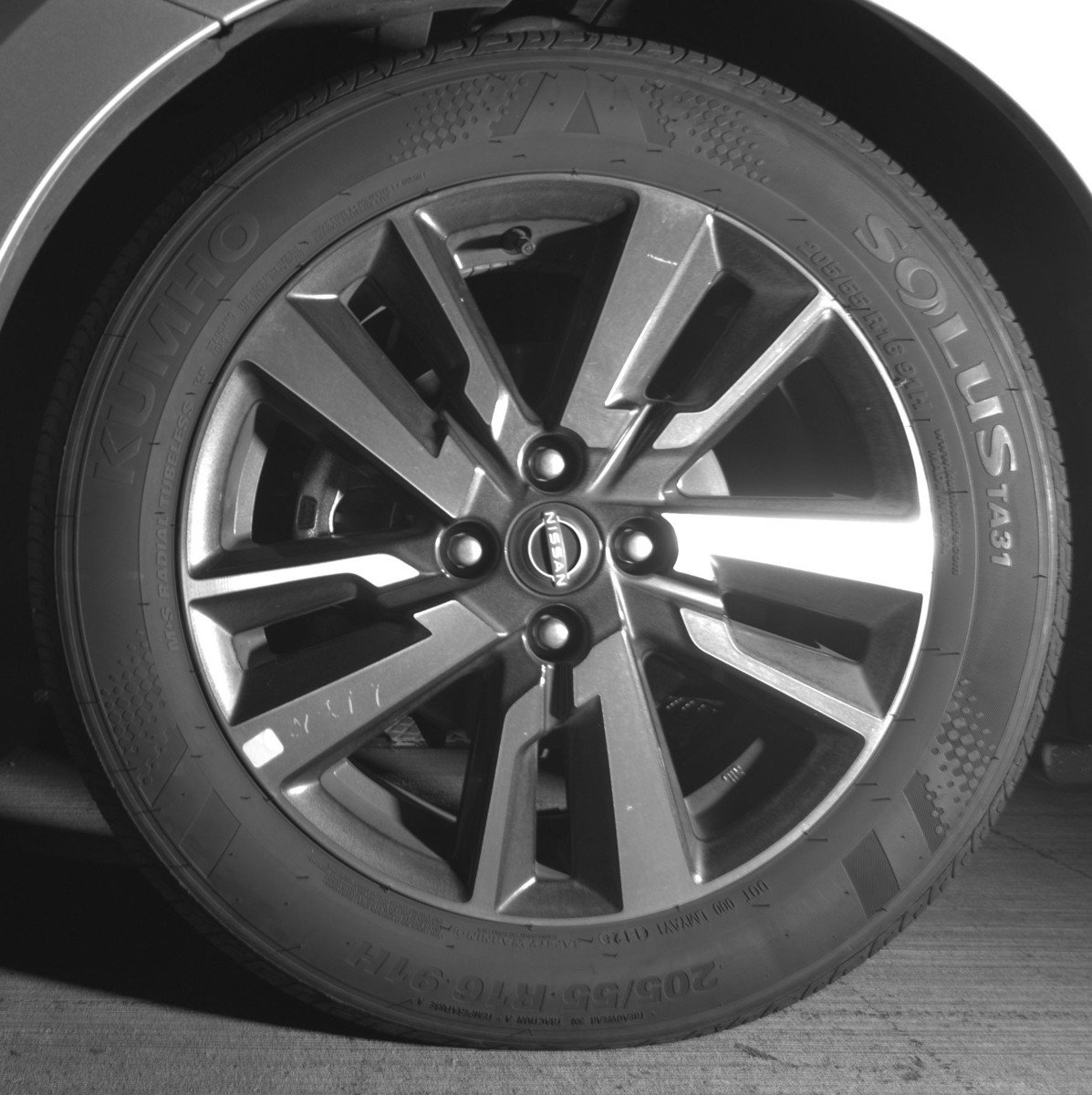 Used 2025 Nissan Versa SV image 12