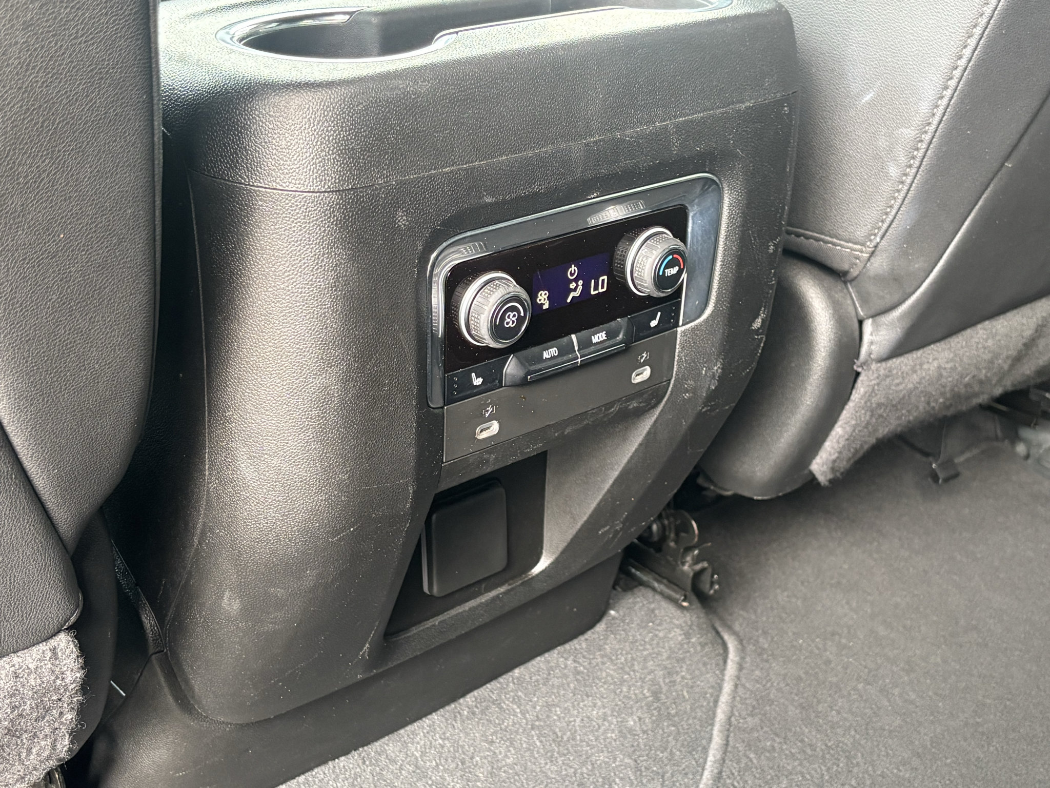 Used 2023 Chevrolet Suburban Premier AWD/4WD image 27