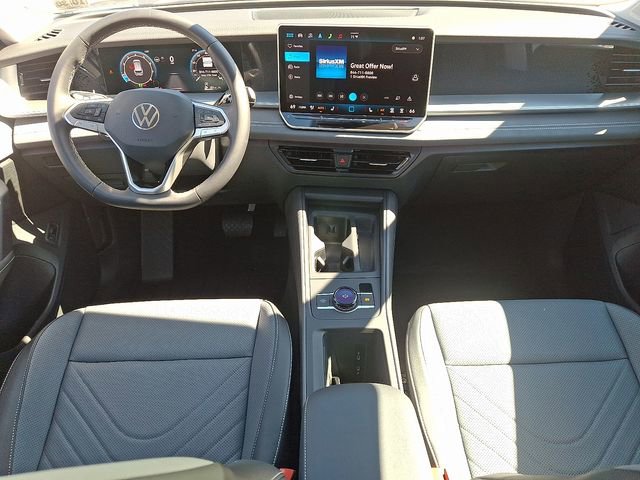 Certified 2025 Volkswagen Tiguan SE w/ Panoramic Sunroof Package AWD/4WD image 15