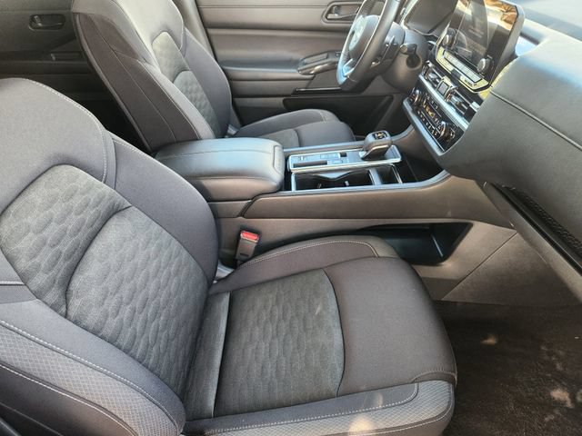 Used 2024 Nissan Pathfinder SV FWD image 14