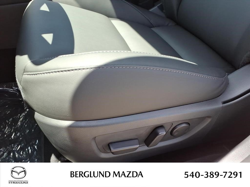 New 2026 MAZDA CX-30 AWD 2.5 S w/ Select Sport Pkg image 12