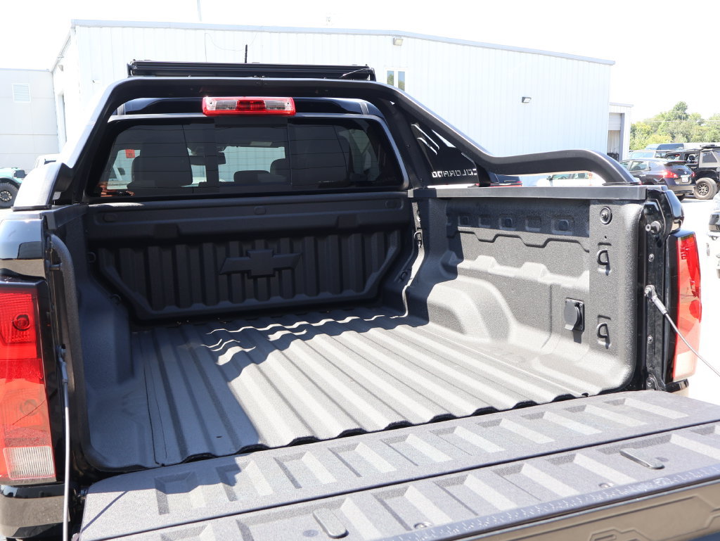 Used 2026 Chevrolet Colorado Z71 w/ Midnight Edition AWD/4WD image 14