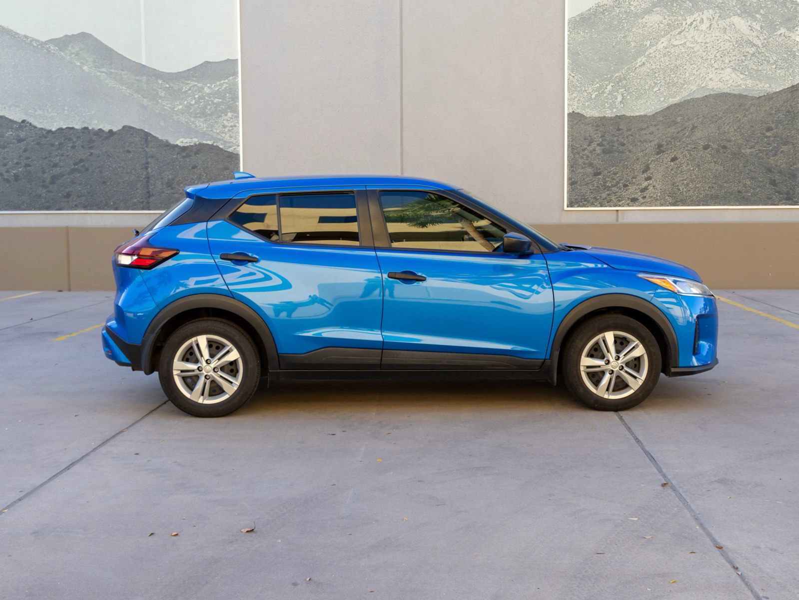 Used 2023 Nissan Kicks S FWD image 3